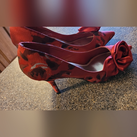 White House Black Market Shoes - $160 Women's White House Black Market Red Floral Rose Adorned Heels Size 8M EUC!